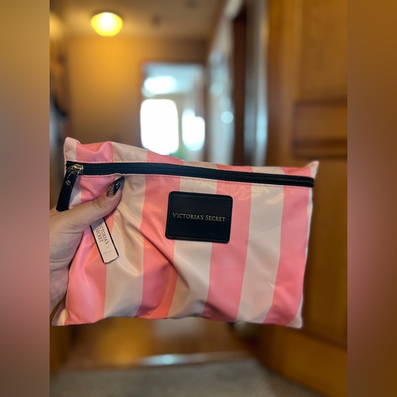 NEW‼️ VICTORIA'S Secret Lightweight & Pakable Weekend Tote Bag striped 2pc - Picture 6 of 16